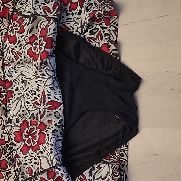 NWOT 90s/Y2K It Figures! Black, Red, and Tan One Piece Bathing Suit with Skirt - Picture 4 of 14